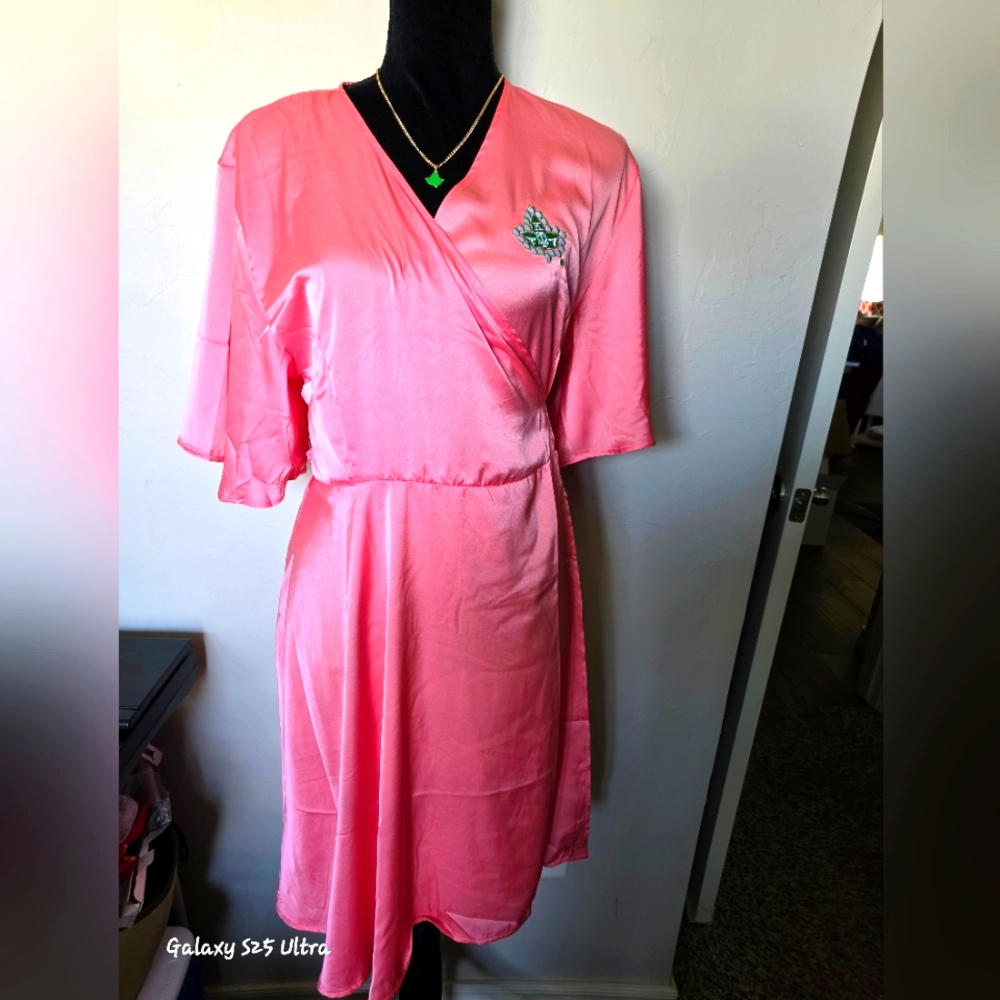 Alpha Kappa Alpha Pink Satin Dress (XL) & Green/Gold Ivy Jewelry Set